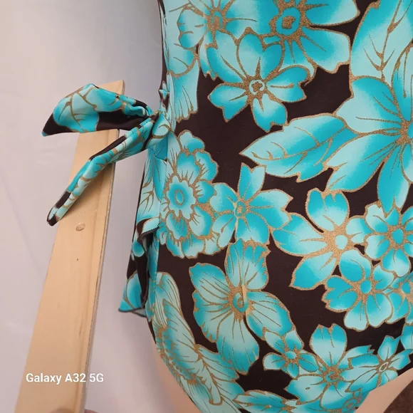 Maxine of Hollywood Cream and Blue Swimwear Size 16 - Picture 9 of 11